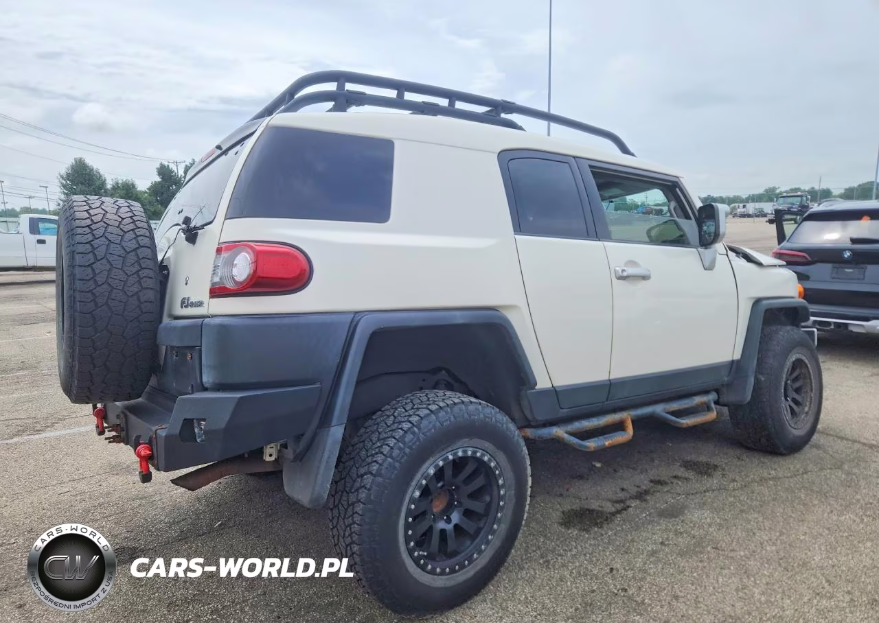 2013 Toyota Fj Cruiser Base VIN:JTEBU4BF2DK157900 - 3