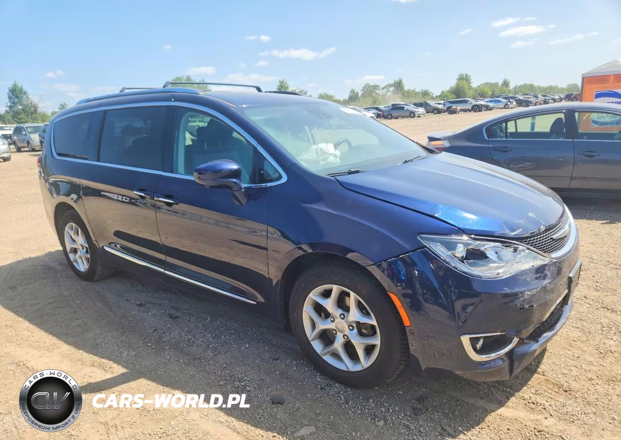 2017 Chrysler Pacifica Touring L Plus VIN:2C4RC1EG8HR635088 - 4