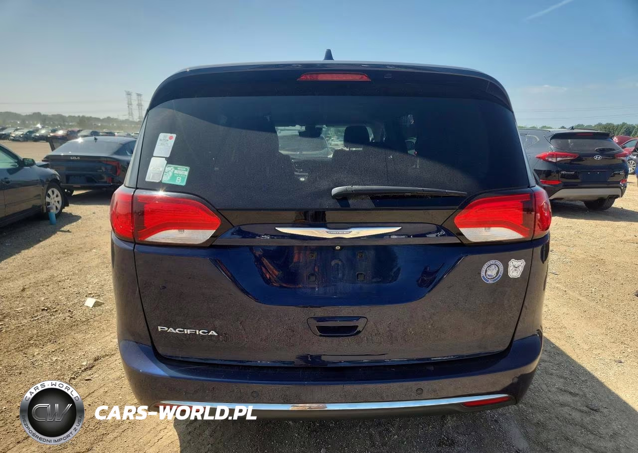 2017 Chrysler Pacifica Touring L Plus VIN:2C4RC1EG8HR635088 - 6