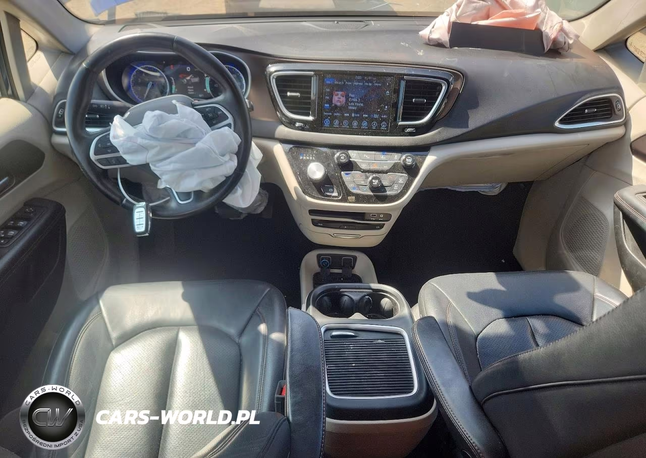 2017 Chrysler Pacifica Touring L Plus VIN:2C4RC1EG8HR635088 - 8