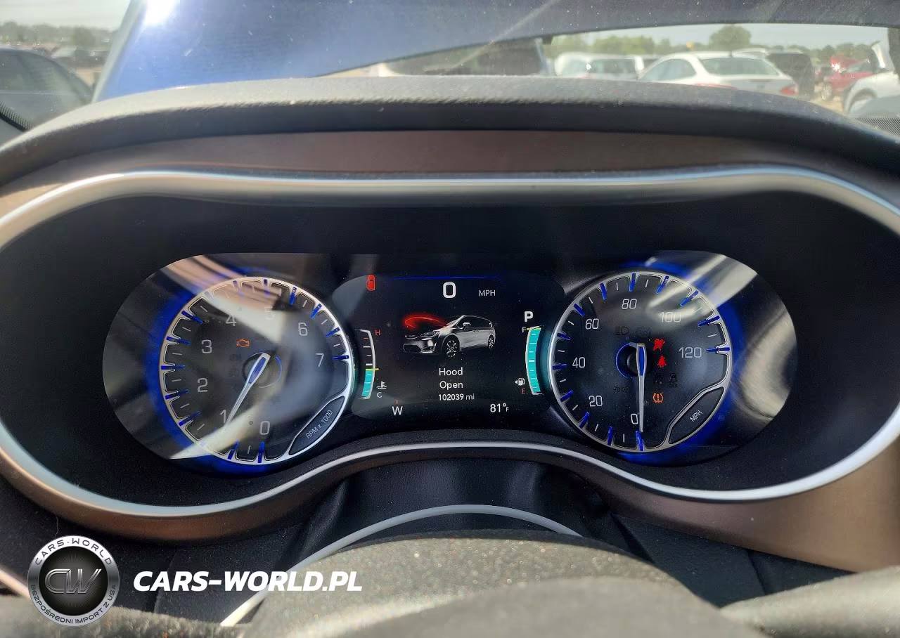 2017 Chrysler Pacifica Touring L Plus VIN:2C4RC1EG8HR635088 - 9