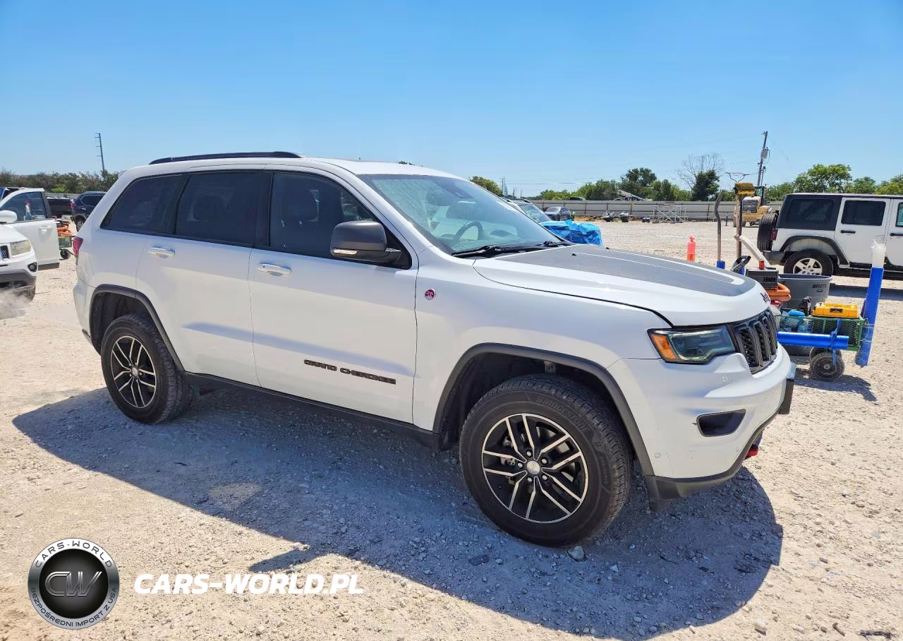 2017 Jeep Grand Cherokee Trailhawk VIN:1C4RJFLG1HC811140 - 4
