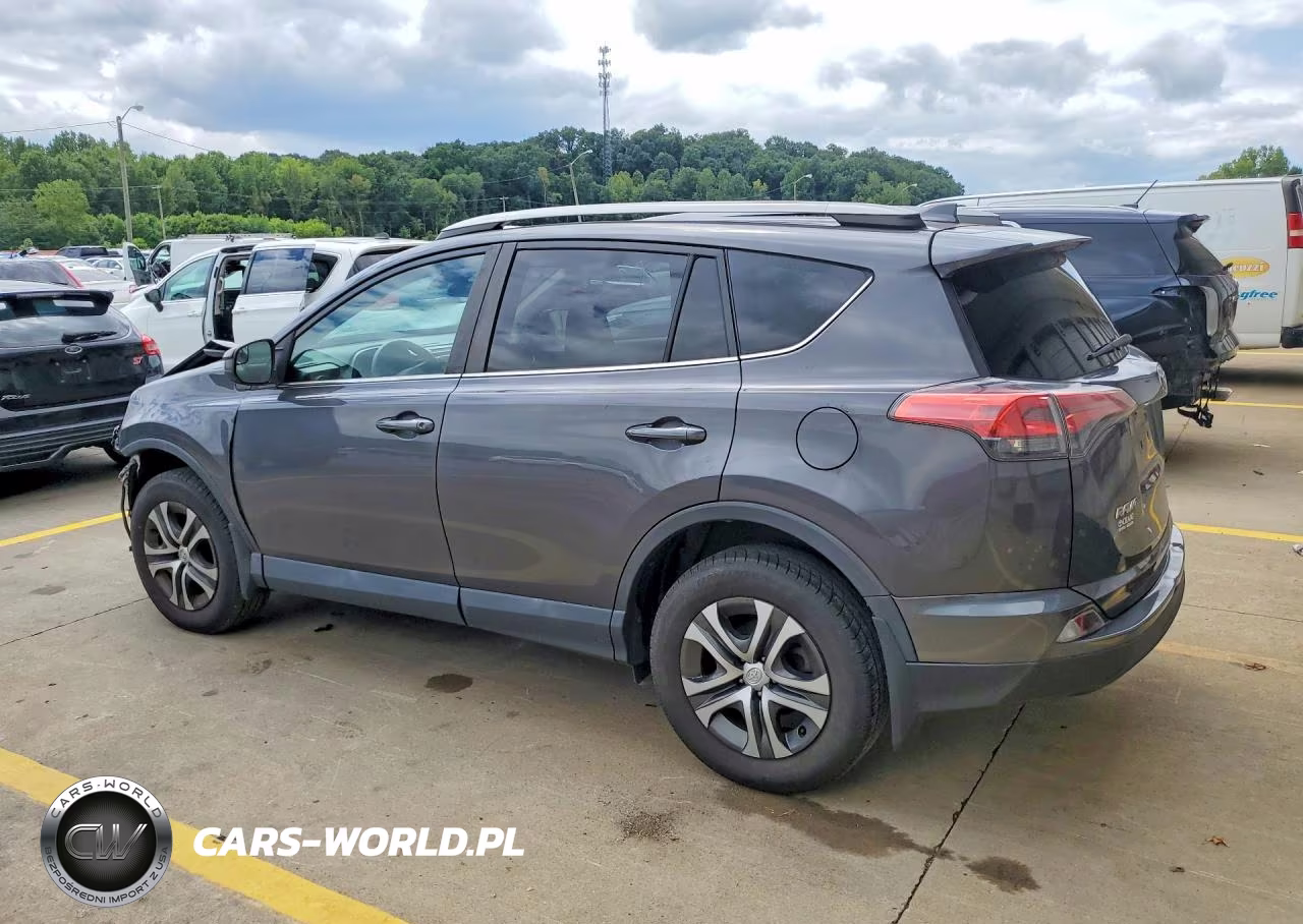 2018 Toyota Rav4 Le VIN:2T3ZFREV3JW509592 - 2