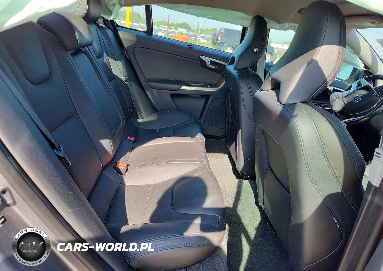 2016 Volvo S60 Platinum VIN:LYV402FM3GB099479 - 10