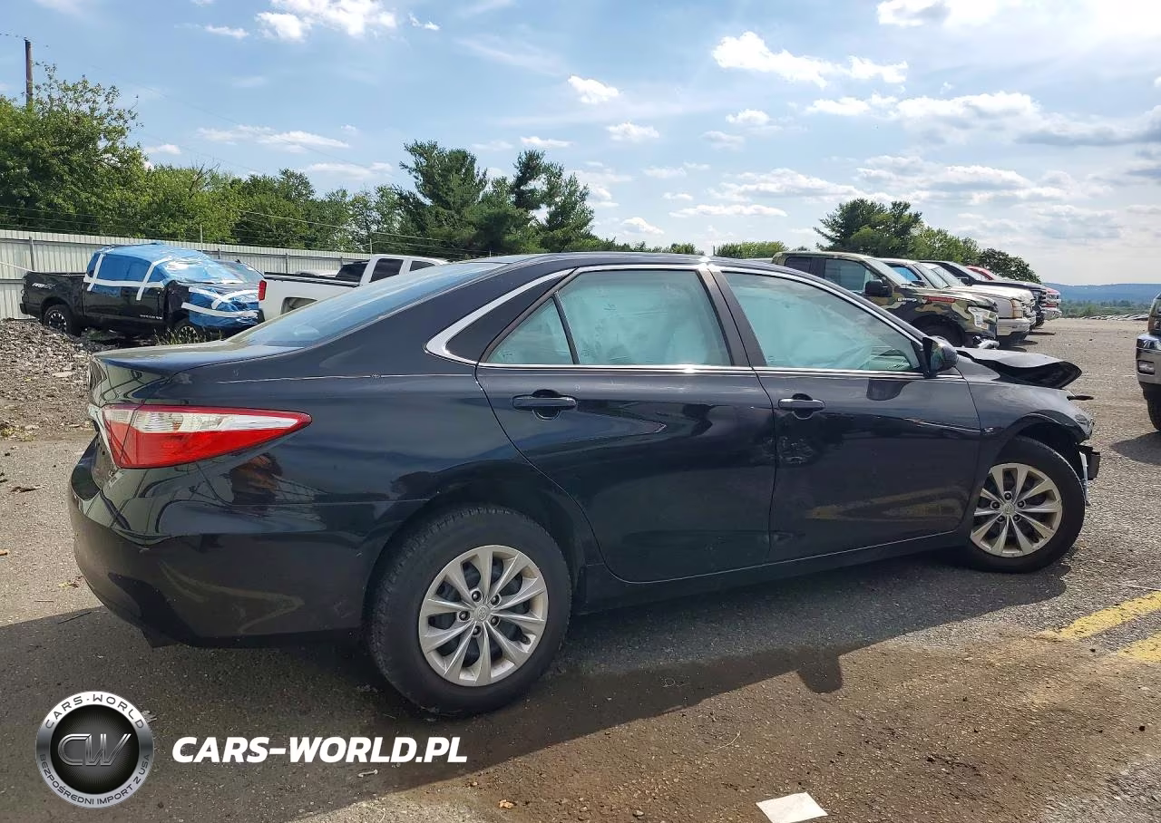 2017 Toyota Camry Le VIN:4T1BF1FK5HU385108 - 3