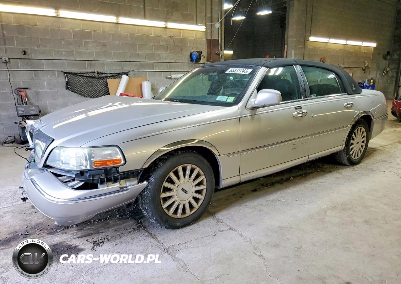 2004 Lincoln Town Car Executive