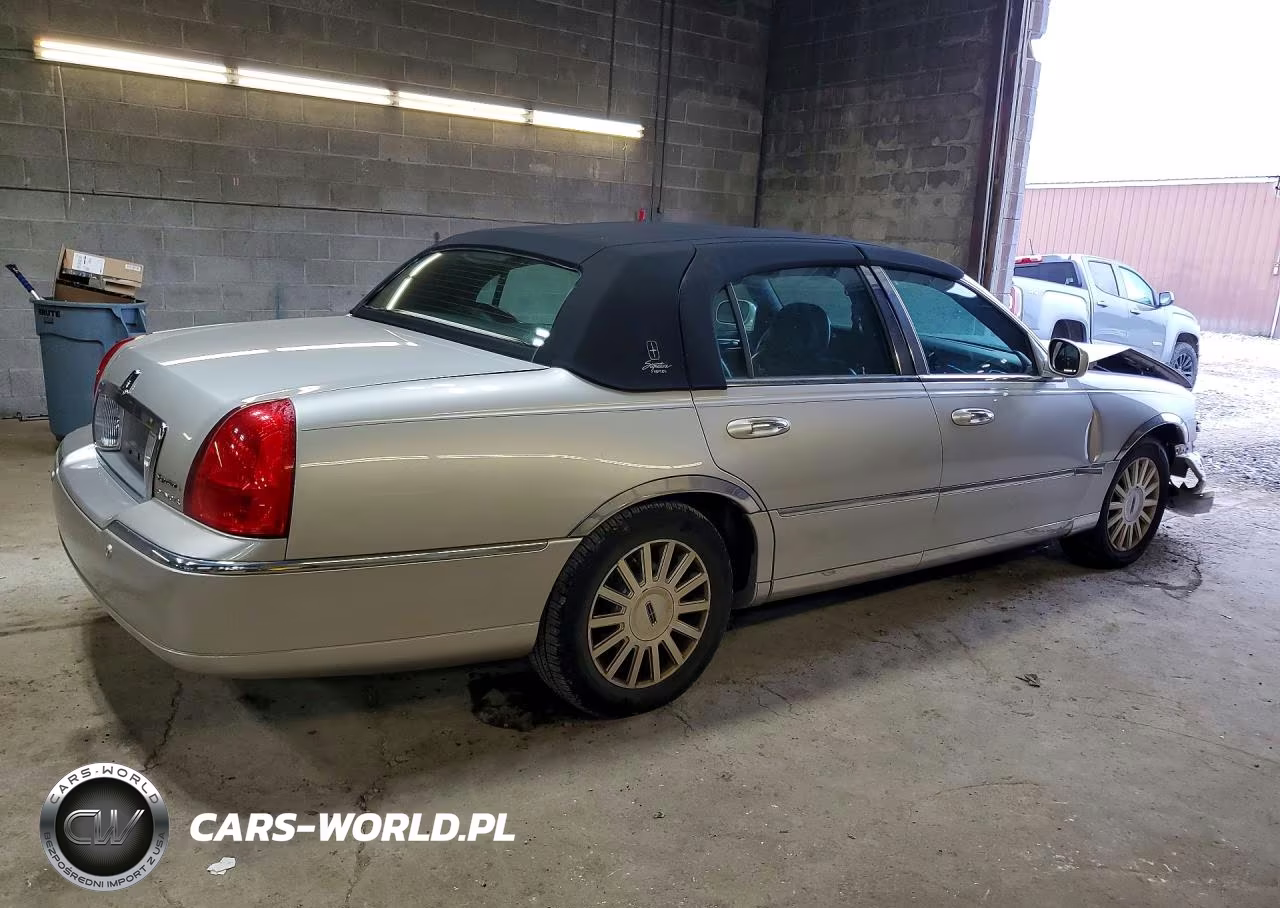 2004 Lincoln Town Car Executive VIN:1LNHM81W94Y615917 - 3