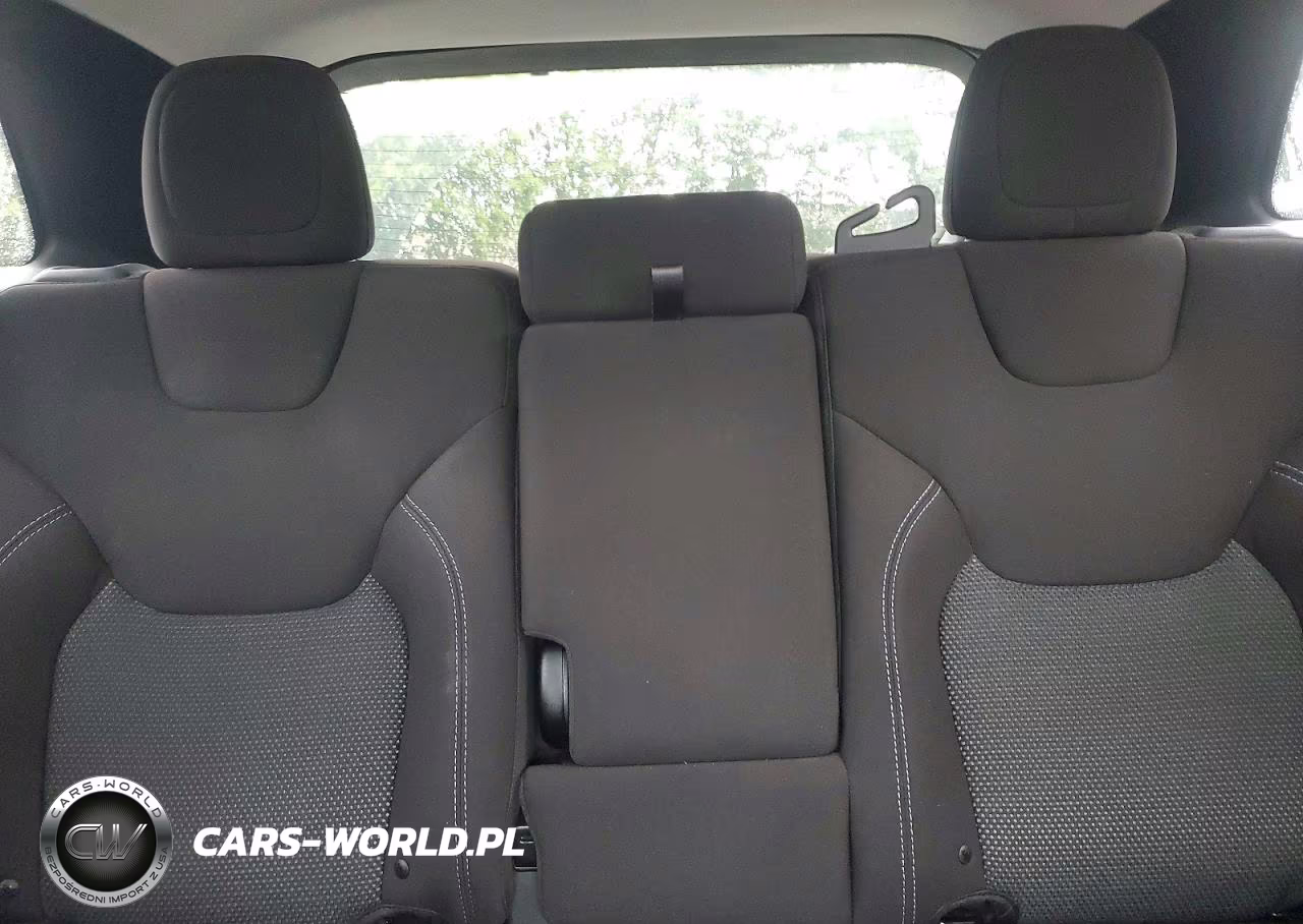 2019 Jeep Cherokee Latitude VIN:1C4PJLCBXKD454682 - 10