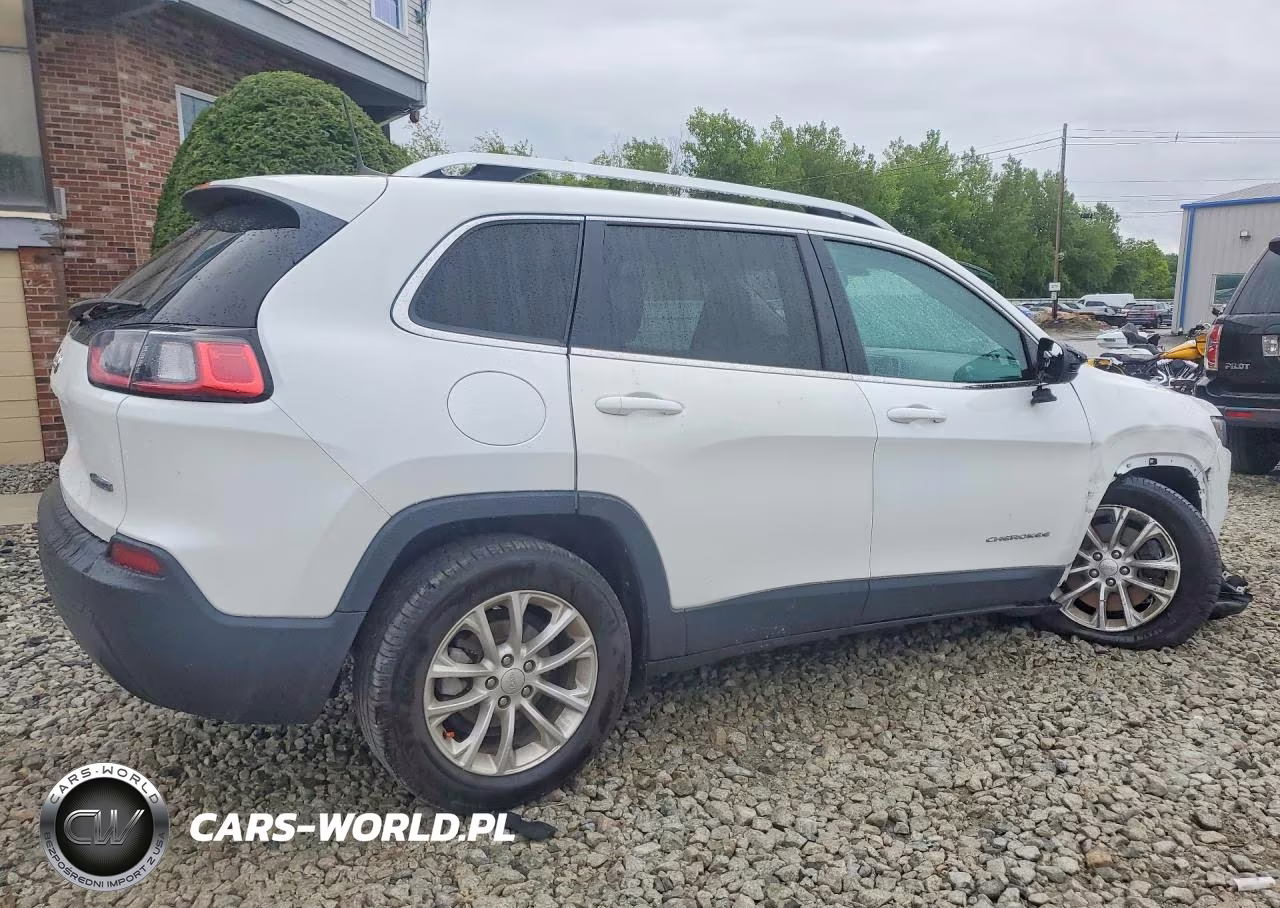2019 Jeep Cherokee Latitude VIN:1C4PJLCBXKD454682 - 3
