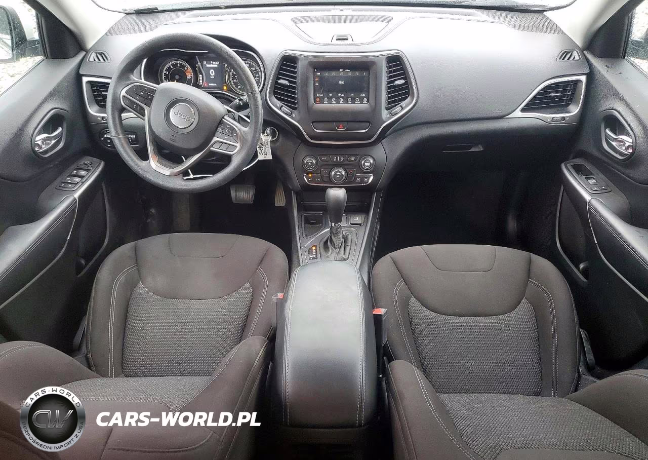 2019 Jeep Cherokee Latitude VIN:1C4PJLCBXKD454682 - 8