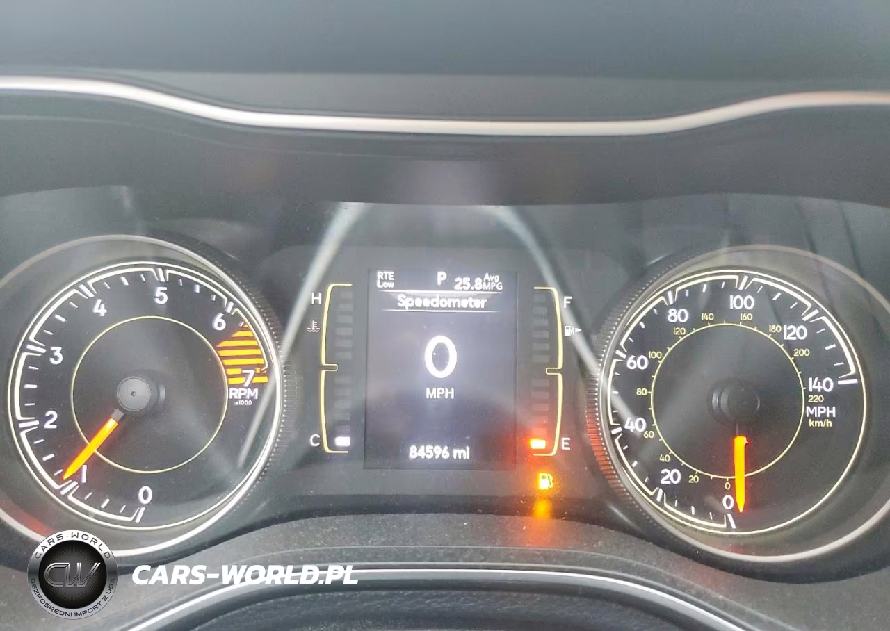 2019 Jeep Cherokee Latitude VIN:1C4PJLCBXKD454682 - 9