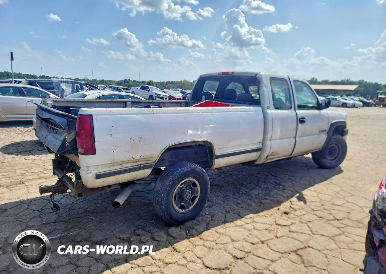 2004 Chevrolet Silverado C2500 Heavy Duty VIN:1GBHC29U14E388106 - 3