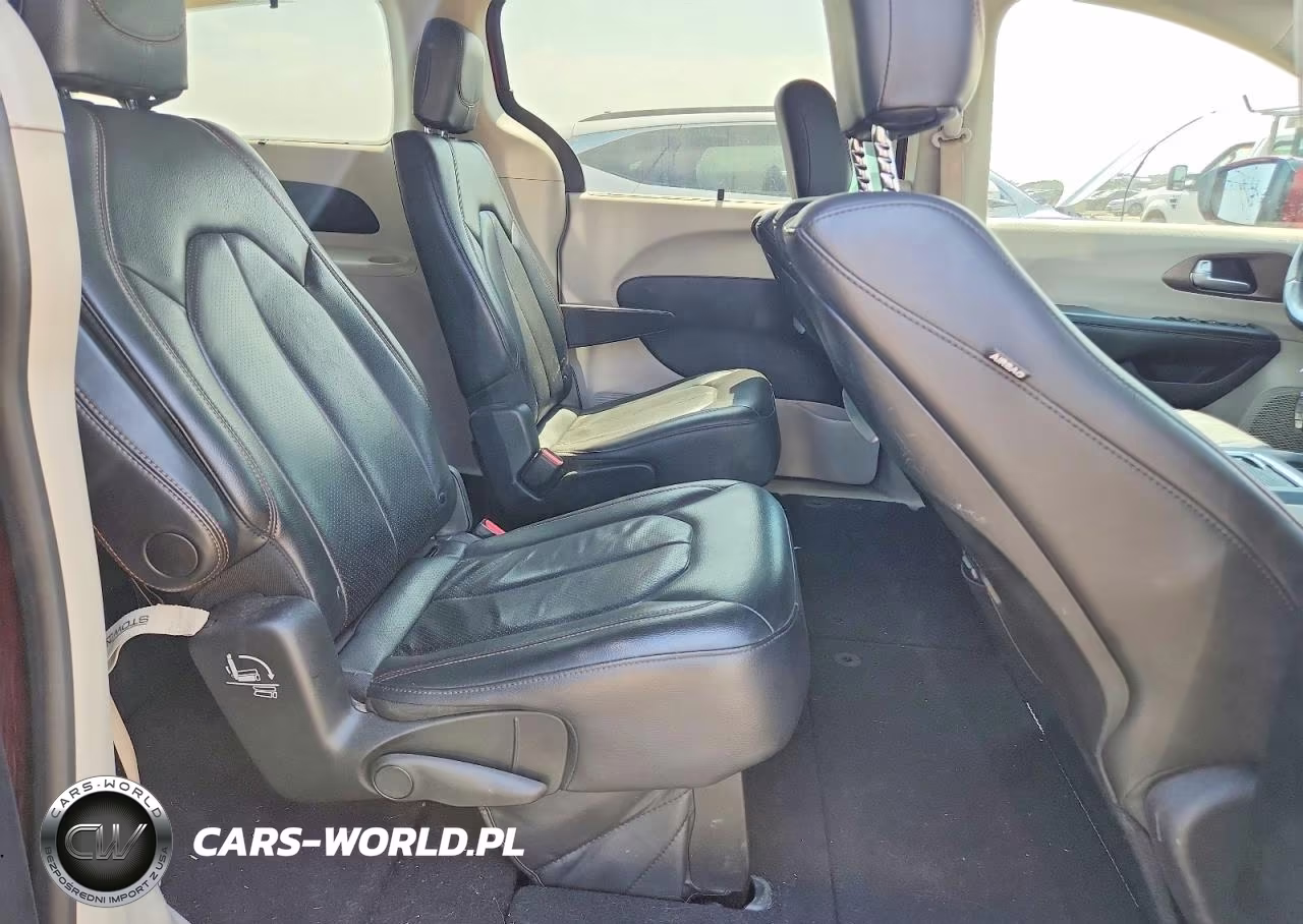 2017 Chrysler Pacifica Touring L Plus VIN:2C4RC1EG0HR764426 - 11
