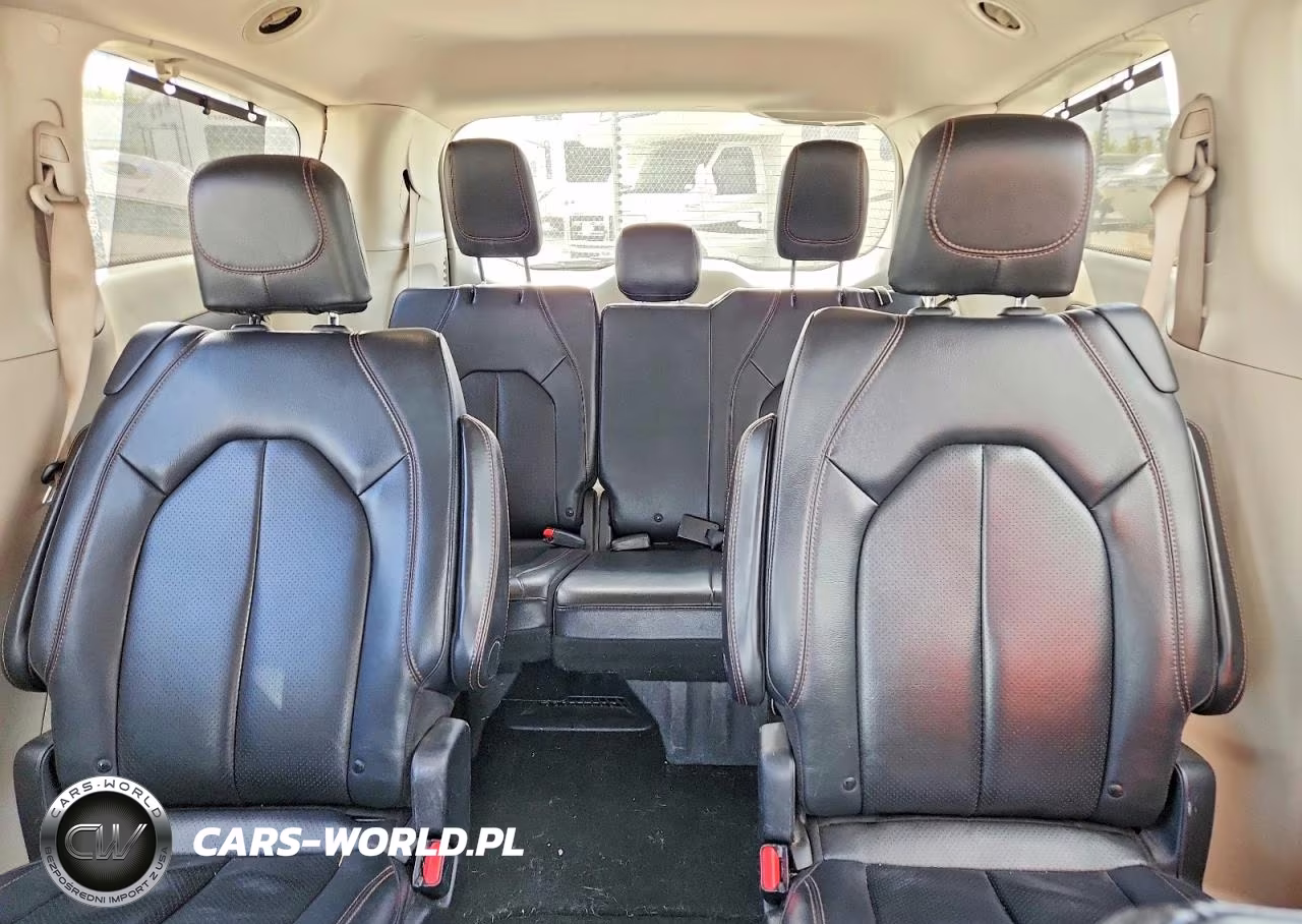 2019 Chrysler Pacifica Touring L VIN:2C4RC1BG5KR665595 - 10