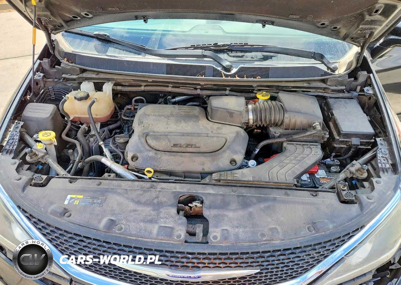 2019 Chrysler Pacifica Touring L VIN:2C4RC1BG5KR665595 - 12