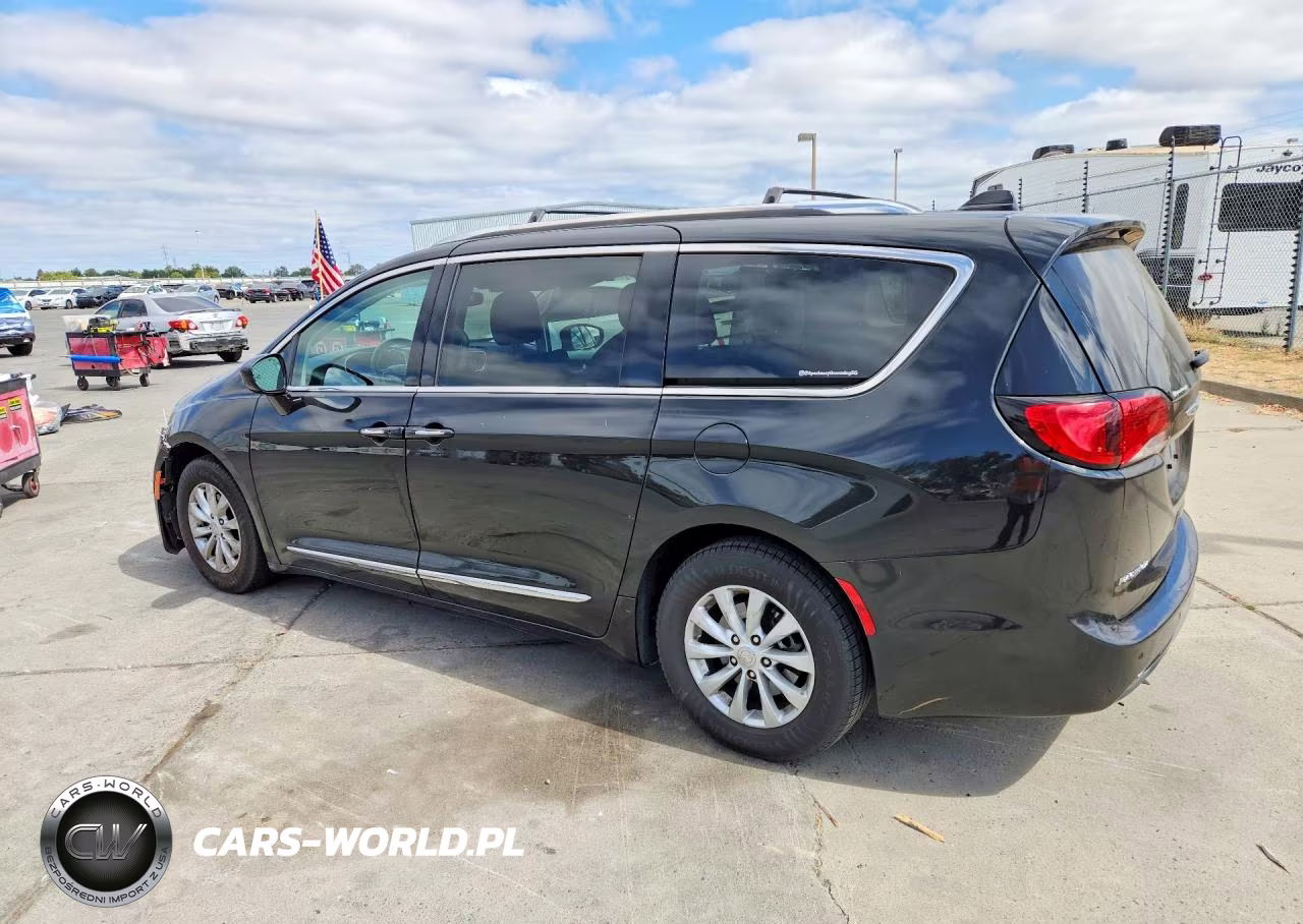 2019 Chrysler Pacifica Touring L VIN:2C4RC1BG5KR665595 - 2