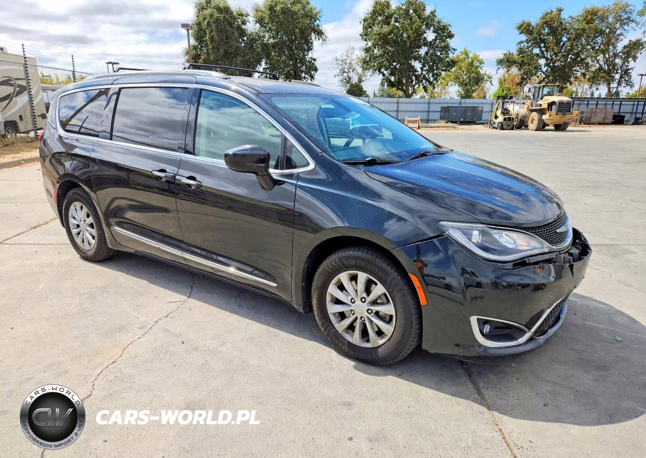 2019 Chrysler Pacifica Touring L VIN:2C4RC1BG5KR665595 - 4