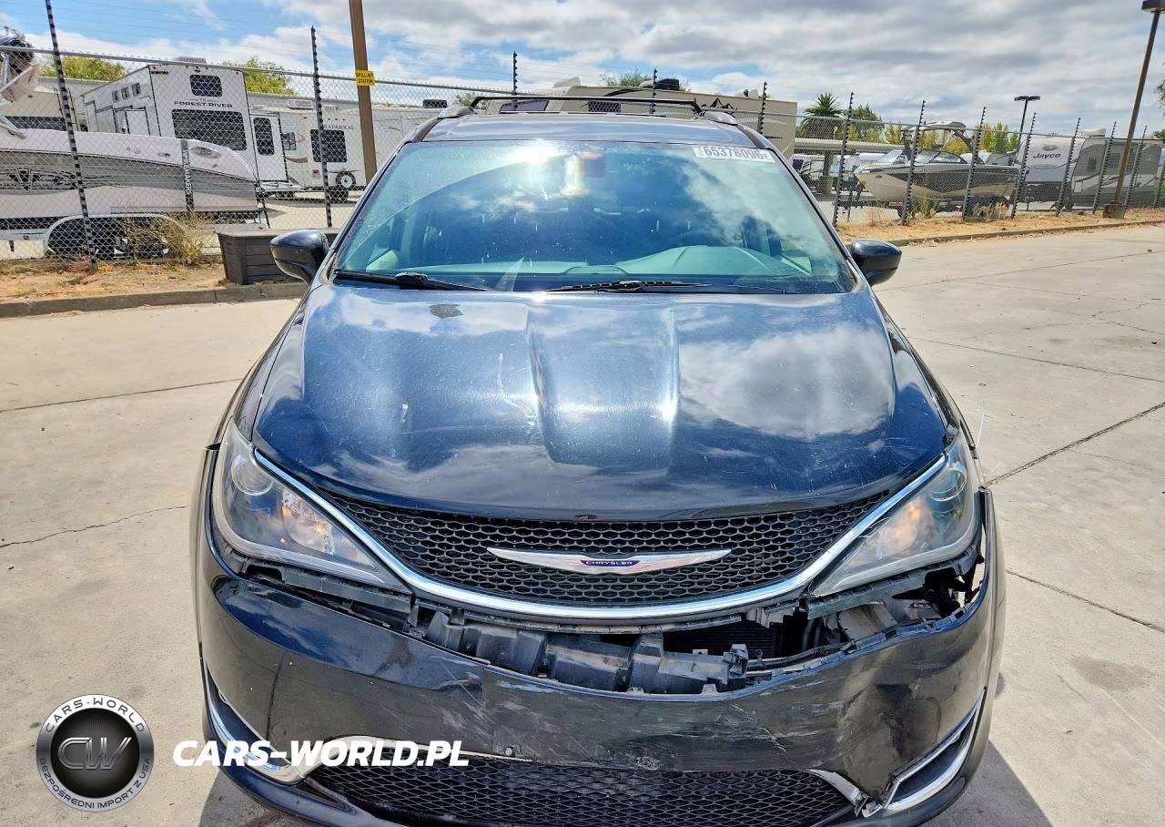 2019 Chrysler Pacifica Touring L VIN:2C4RC1BG5KR665595 - 5