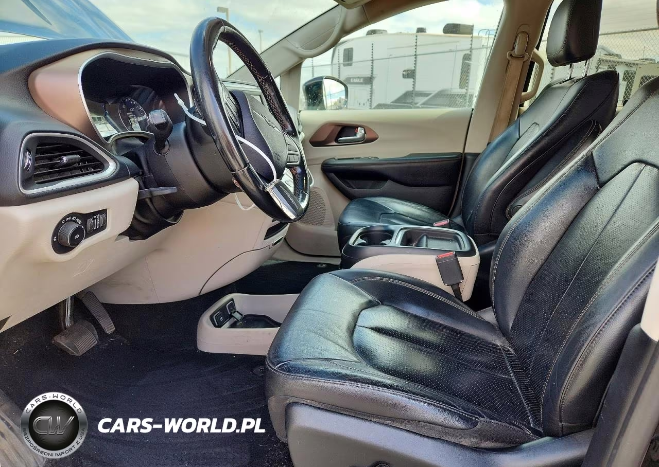 2019 Chrysler Pacifica Touring L VIN:2C4RC1BG5KR665595 - 7