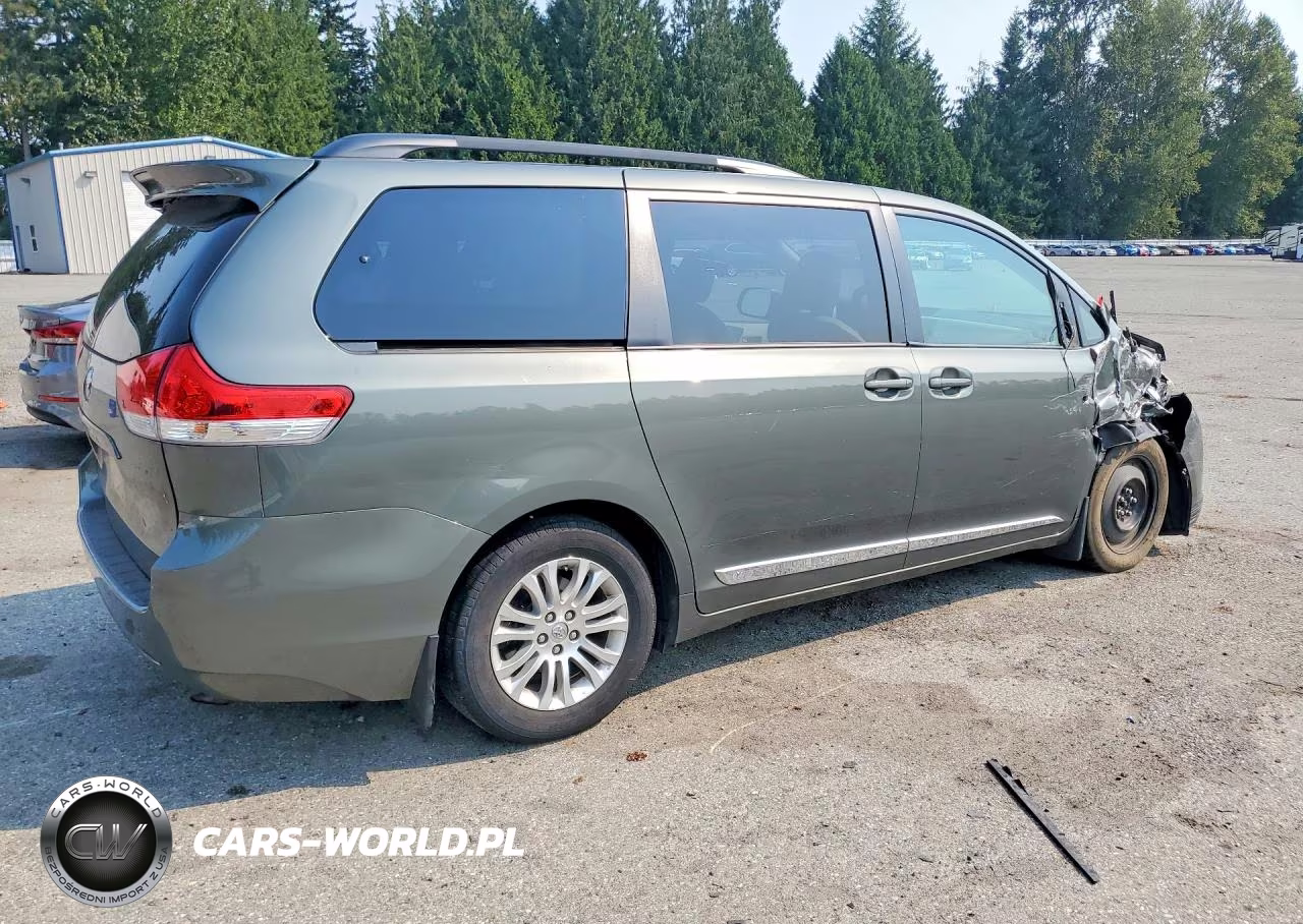 2013 Toyota Sienna Xle 8-Passenger VIN:5TDYK3DC5DS300154 - 3
