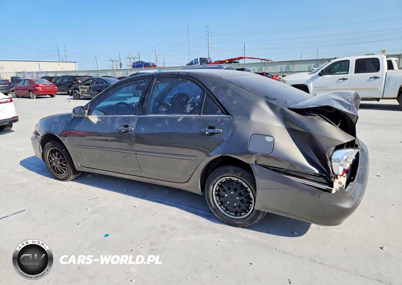 2004 Toyota Camry Le VIN:4T1BE30K34U921104 - 2