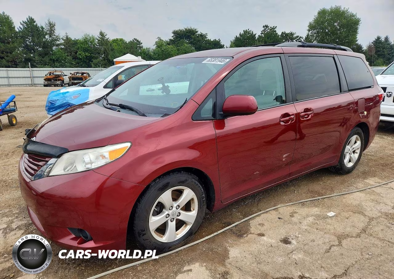 2016 Toyota Sienna Le – zdjęcie 1 z 13