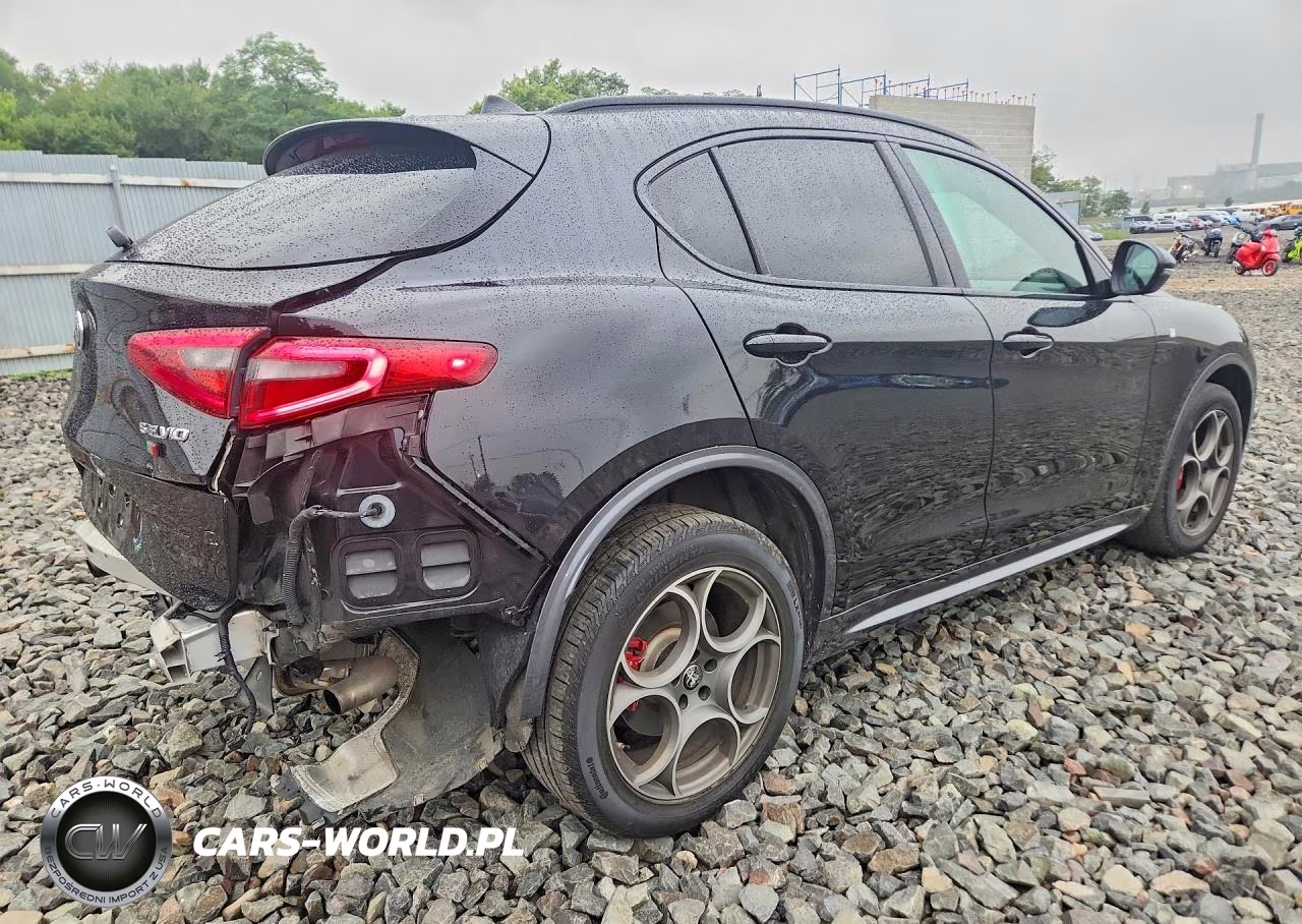 2023 Alfa Romeo Stelvio Ti VIN:ZASPAKBN1P7D56675 - 3