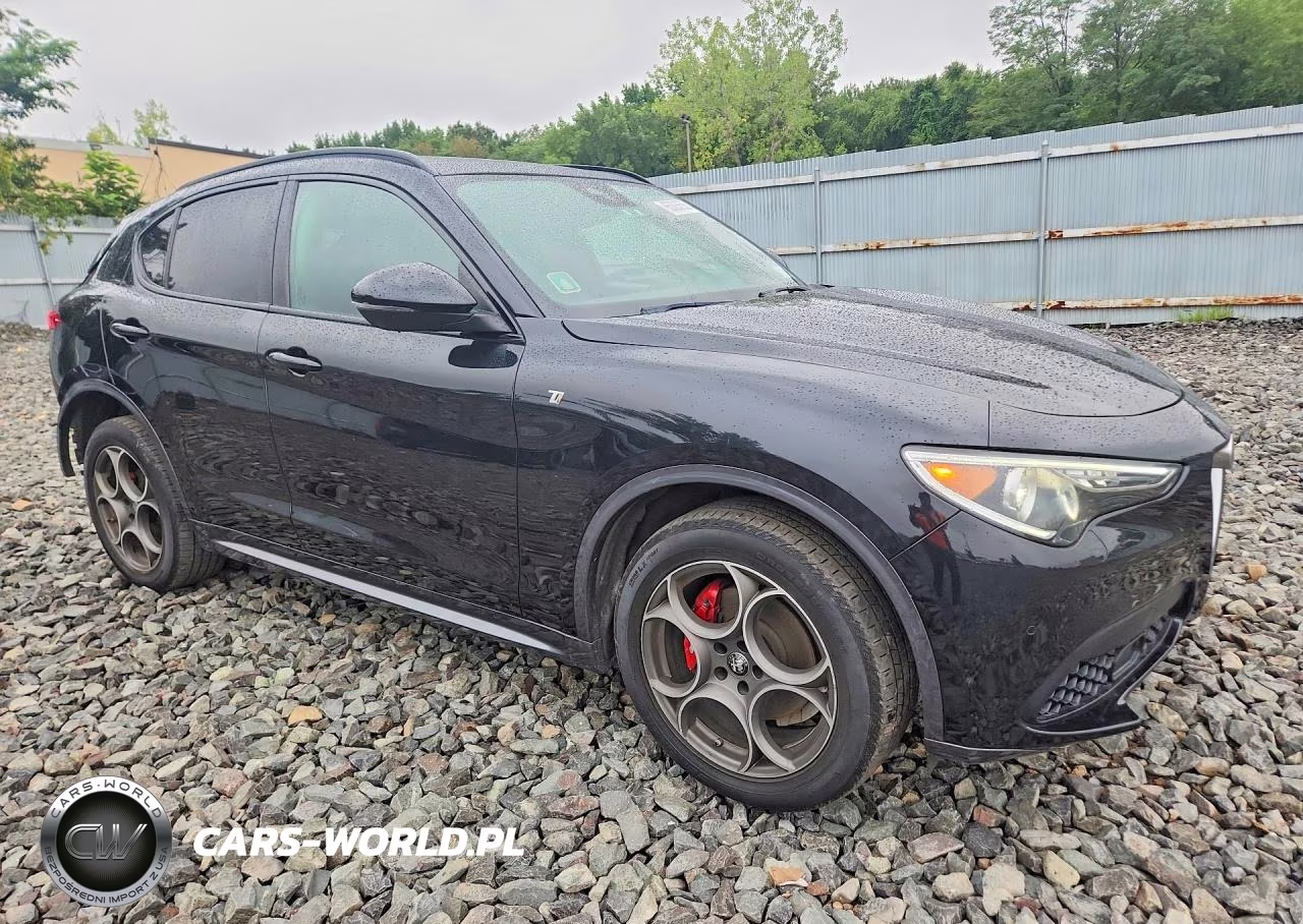2023 Alfa Romeo Stelvio Ti VIN:ZASPAKBN1P7D56675 - 4