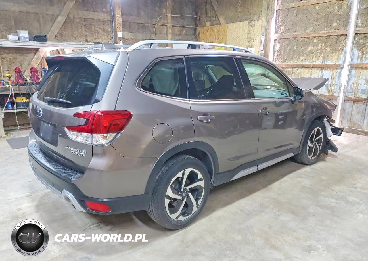 2022 Subaru Forester Touring VIN:JF2SKARC2NH447607 - 3