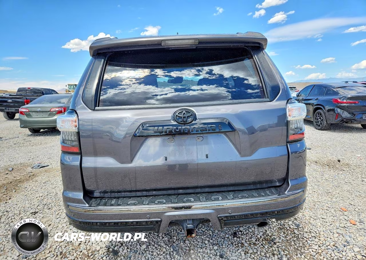 2021 Toyota 4Runner Nightshade Edition VIN:JTEJU5JR9M5844805 - 6