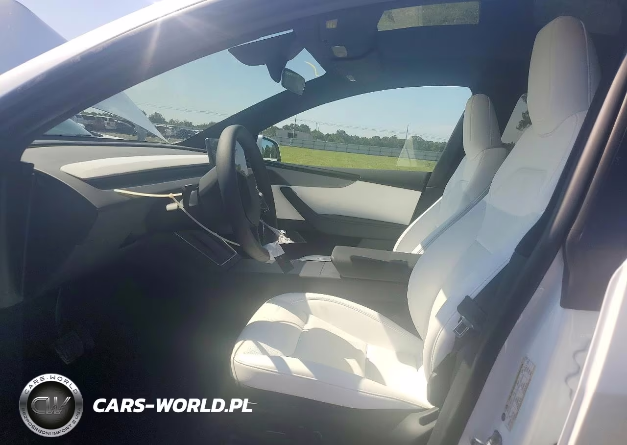 2026 Tesla Model Y VIN:7SAYGDEDXTA721756 - 7