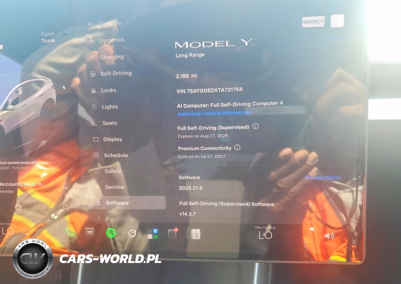 2026 Tesla Model Y VIN:7SAYGDEDXTA721756 - 9