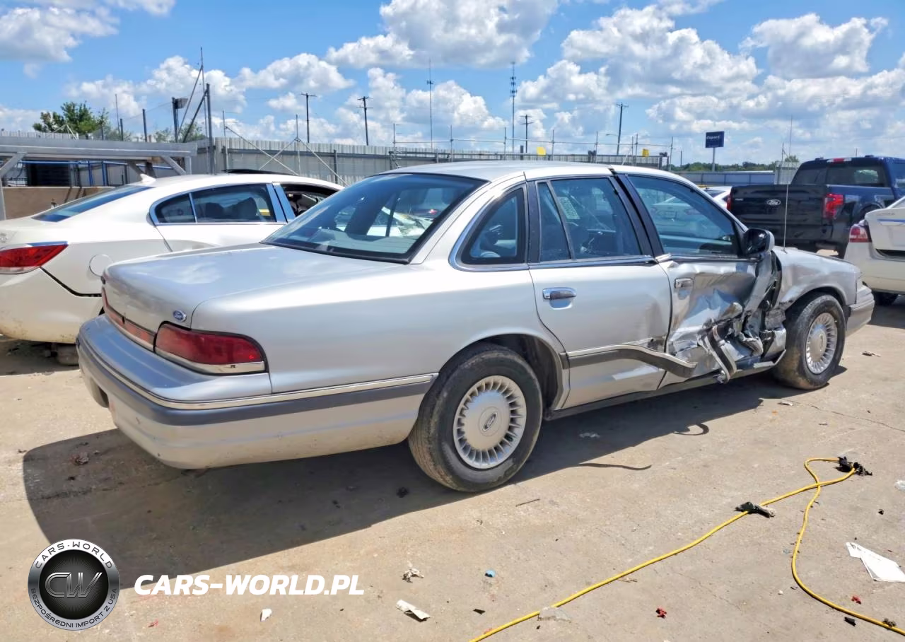 1994 Ford Crown Victoria VIN:2FALP73W7RX132680 - 3