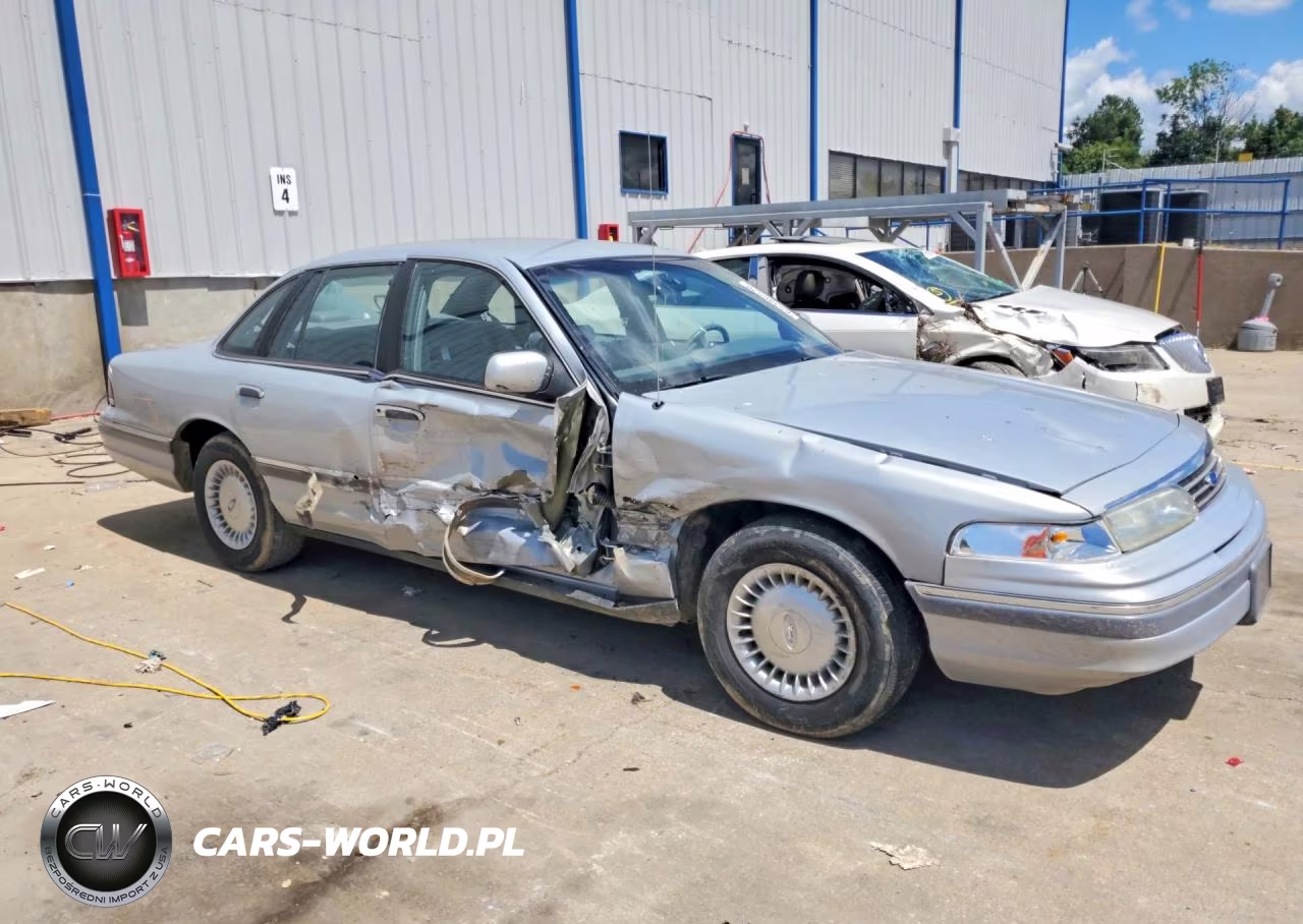 1994 Ford Crown Victoria VIN:2FALP73W7RX132680 - 4