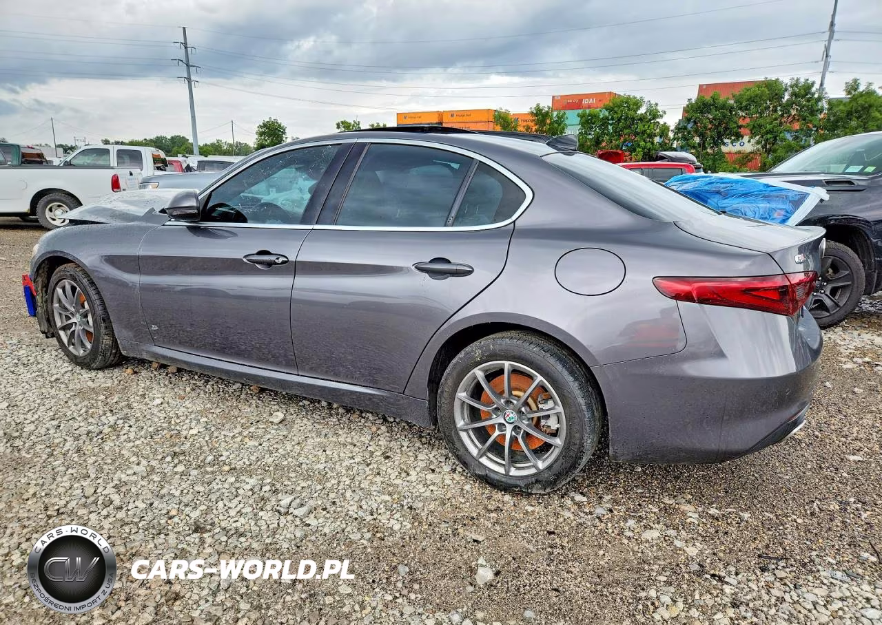 2018 Alfa Romeo Giulia Q4 VIN:ZARFAEDNXJ7563985 - 2