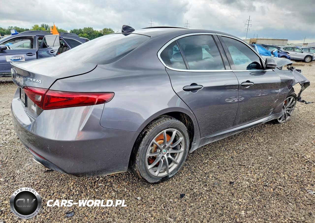 2018 Alfa Romeo Giulia Q4 VIN:ZARFAEDNXJ7563985 - 3