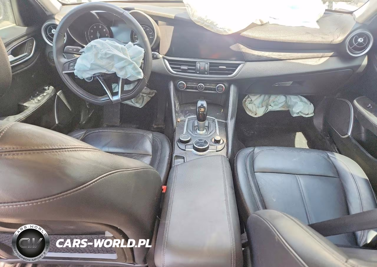 2018 Alfa Romeo Giulia Q4 VIN:ZARFAEDNXJ7563985 - 8