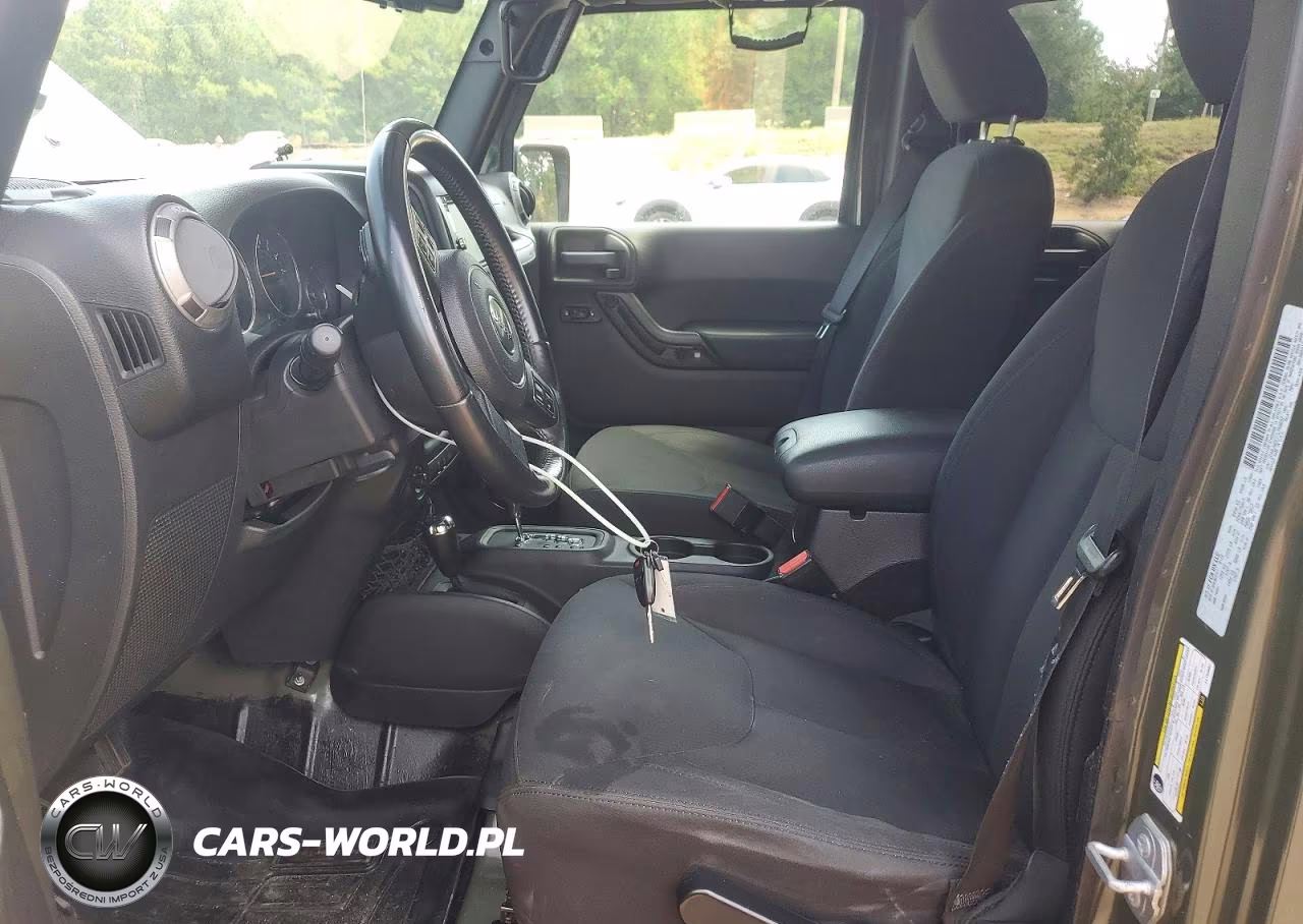 2015 Jeep Wrangler Unlimited Sport VIN:1C4BJWDG1FL759697 - 7