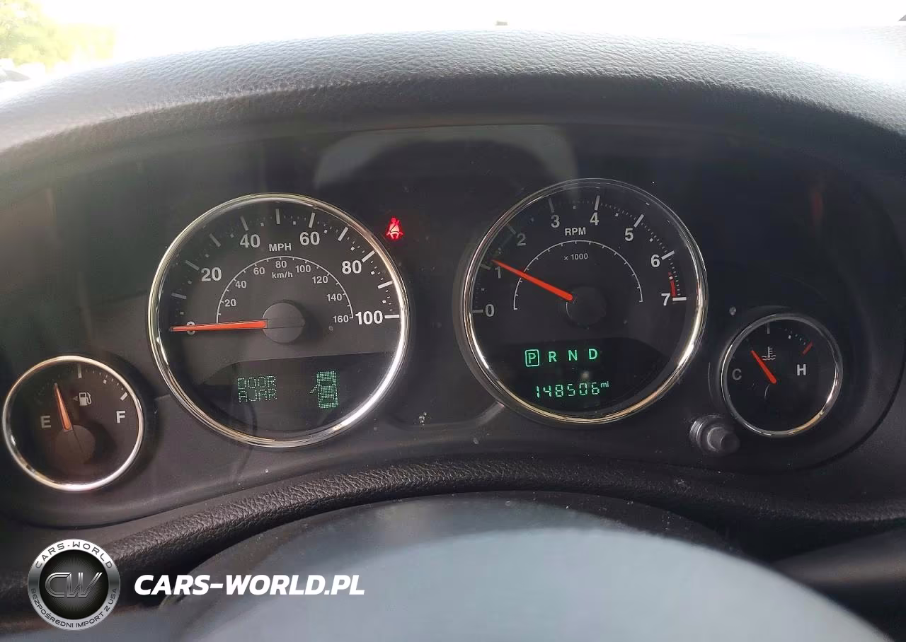 2015 Jeep Wrangler Unlimited Sport VIN:1C4BJWDG1FL759697 - 9