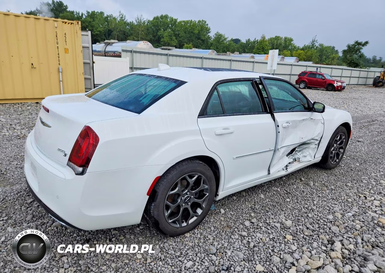 2015 Chrysler 300 S VIN:2C3CCAGG1FH854095 - 3