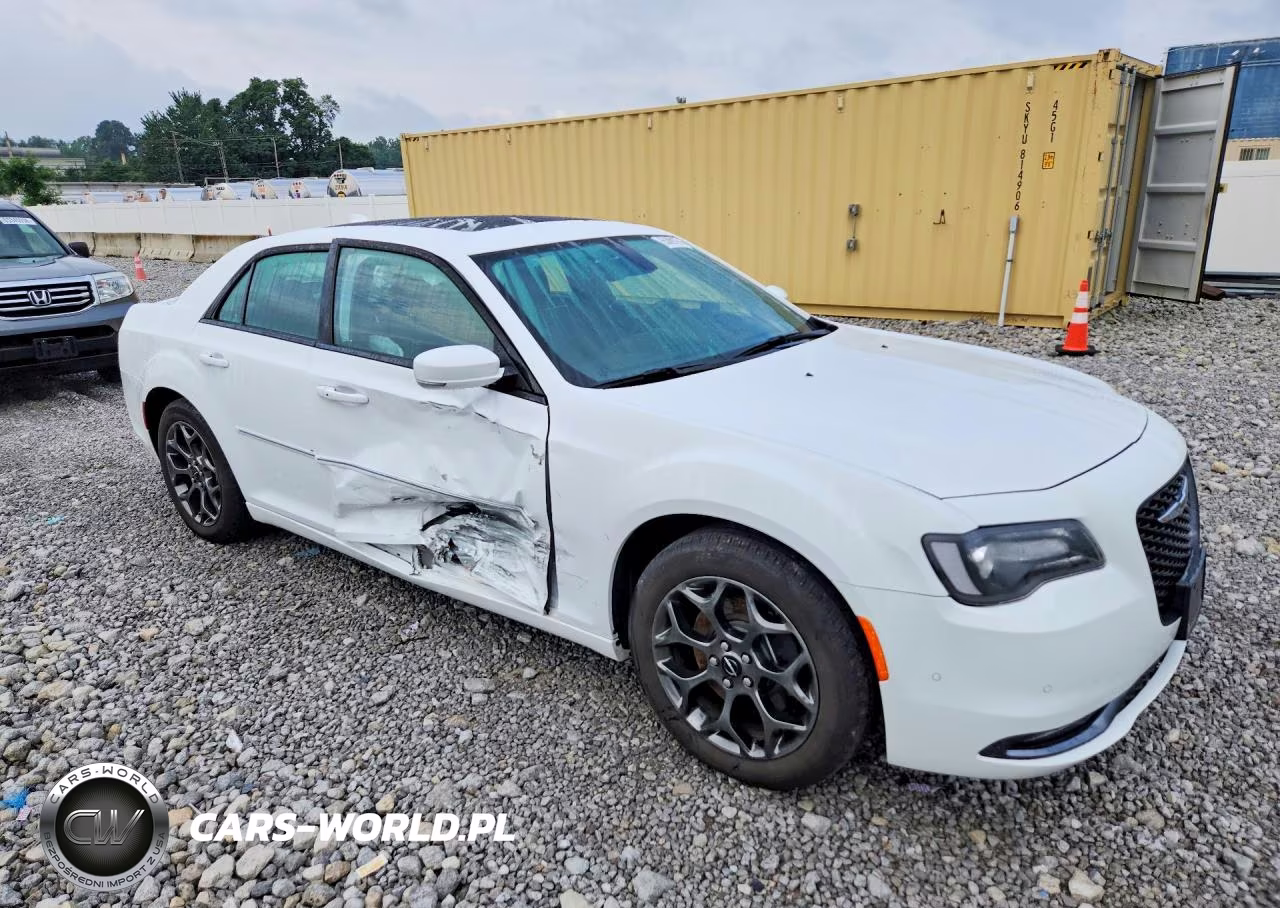 2015 Chrysler 300 S VIN:2C3CCAGG1FH854095 - 4