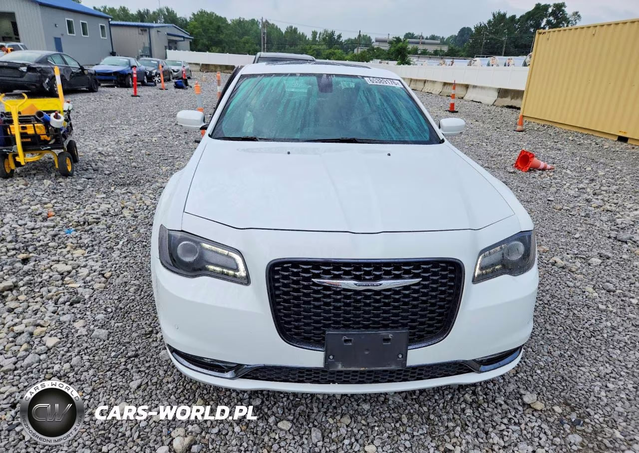 2015 Chrysler 300 S VIN:2C3CCAGG1FH854095 - 5