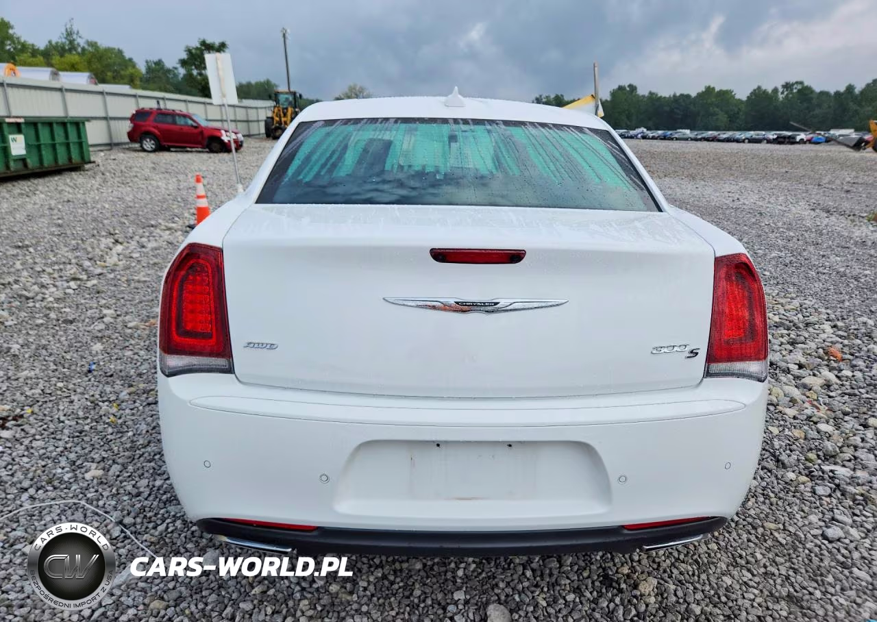 2015 Chrysler 300 S VIN:2C3CCAGG1FH854095 - 6