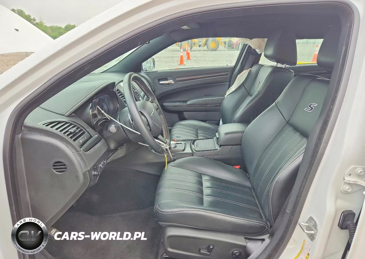 2015 Chrysler 300 S VIN:2C3CCAGG1FH854095 - 7