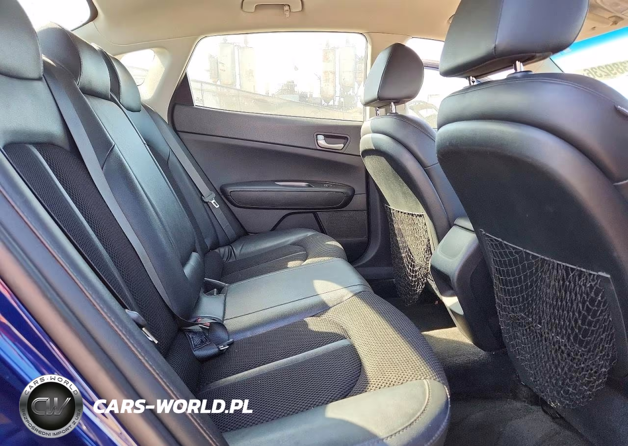 2019 Kia Optima S VIN:5XXGT4L33KG358892 - 10