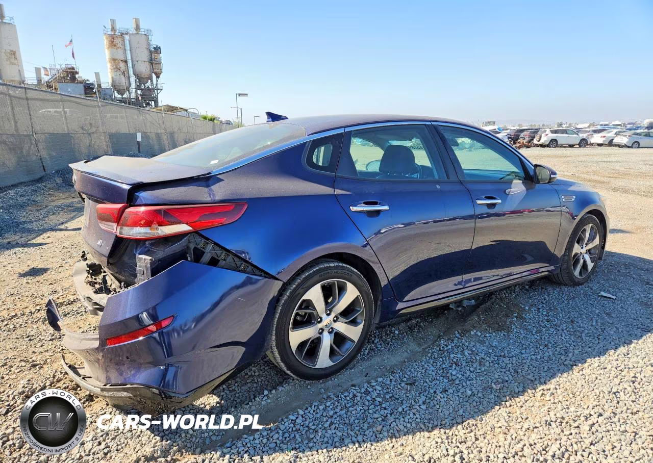 2019 Kia Optima S VIN:5XXGT4L33KG358892 - 3