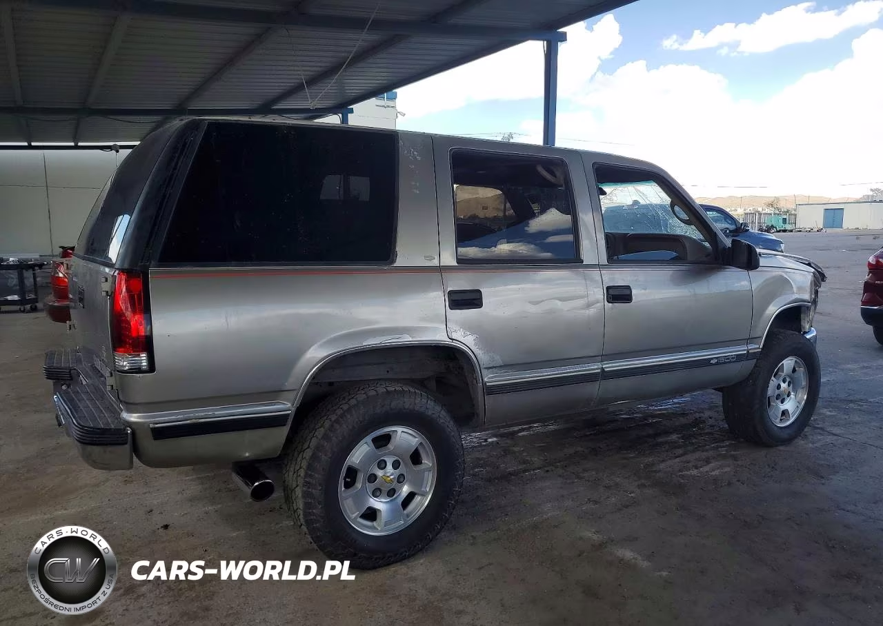 1999 Chevrolet Tahoe K1500 VIN:1GNEK13R3XR144994 - 3