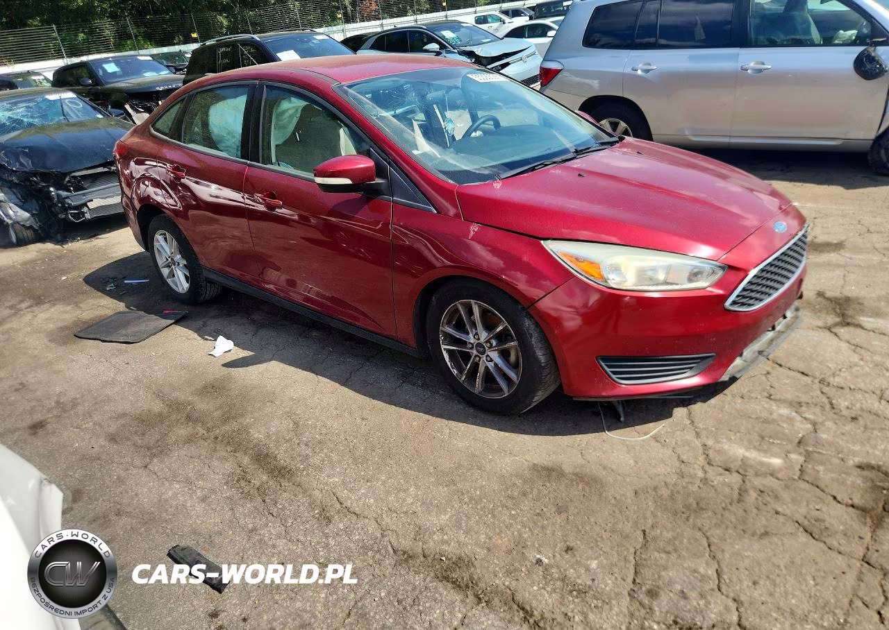 2015 Ford Focus Se VIN:1FADP3F24FL238177 - 4