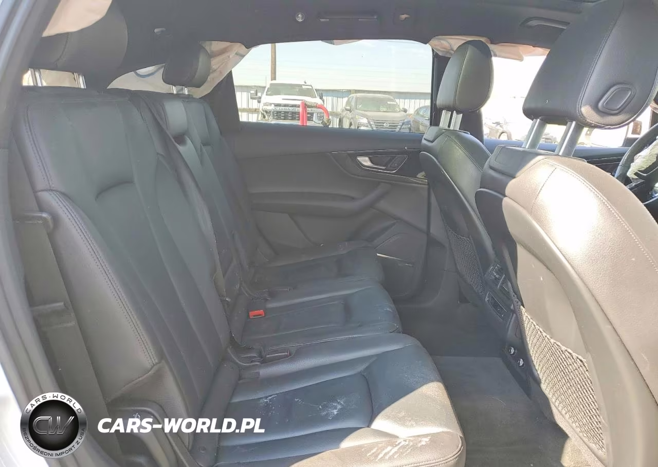 2018 Audi Q7 Premium Plus VIN:WA1LAAF77JD004667 - 11