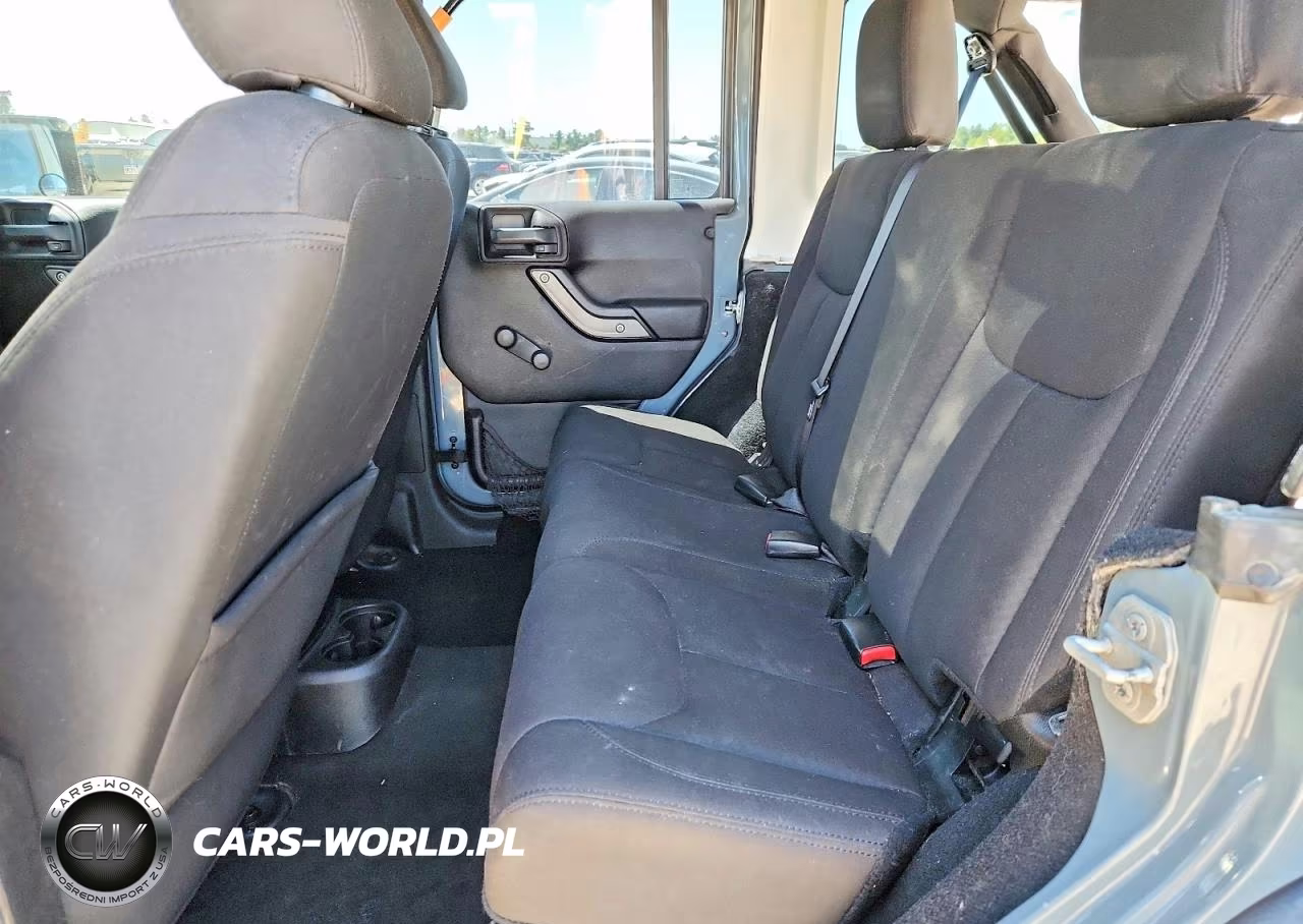2015 Jeep Wrangler Unlimited Sport VIN:1C4BJWDGXFL597214 - 10